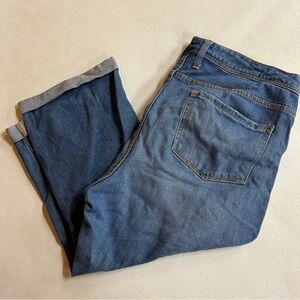 Faded Glory Women's Classic Blue Distressed Capri Jeans - Size 18